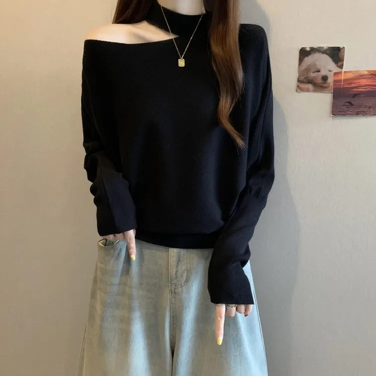 大码女装纯欲露肩挂脖长袖针织衫早秋新款显瘦设计感毛衣打底上衣