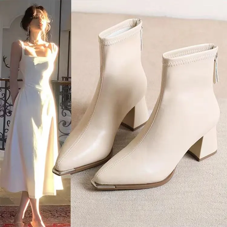 粗跟尖头短靴女2025秋冬新款法式小踝靴加绒高跟白色瘦瘦靴马丁靴