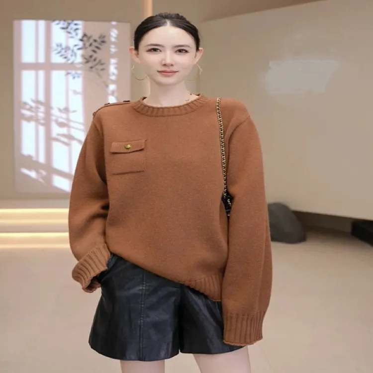 ［官方正品］新款冬季质感时尚造型口袋宽松长袖厚针织衫女538081