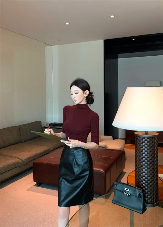 复古气质修身显瘦辣妹T恤上衣半身皮裙套装#22763