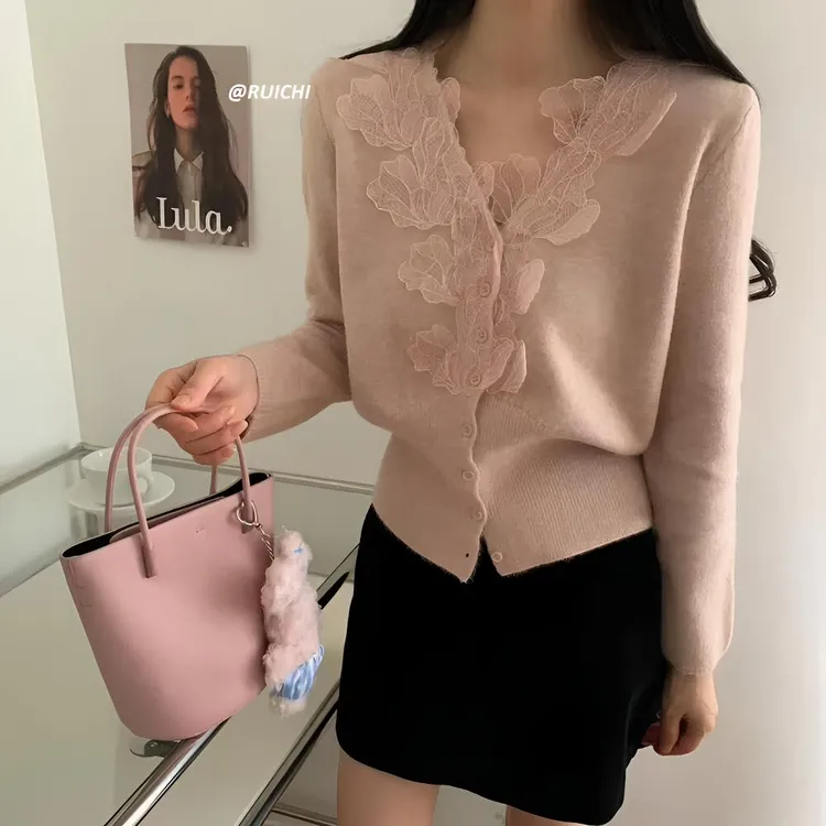 韩系2025秋冬新款V领花朵蕾丝简约慵懒风修身针织打底衫上衣女