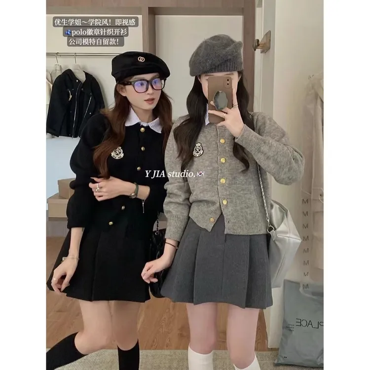 新款女款假两件微章针织衫女韩版温柔风短款宽松别致长袖复古开衫