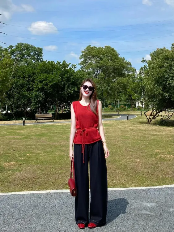 2025夏季新款高级感时尚通勤气质红色无袖圆领上衣高腰阔腿裤套装