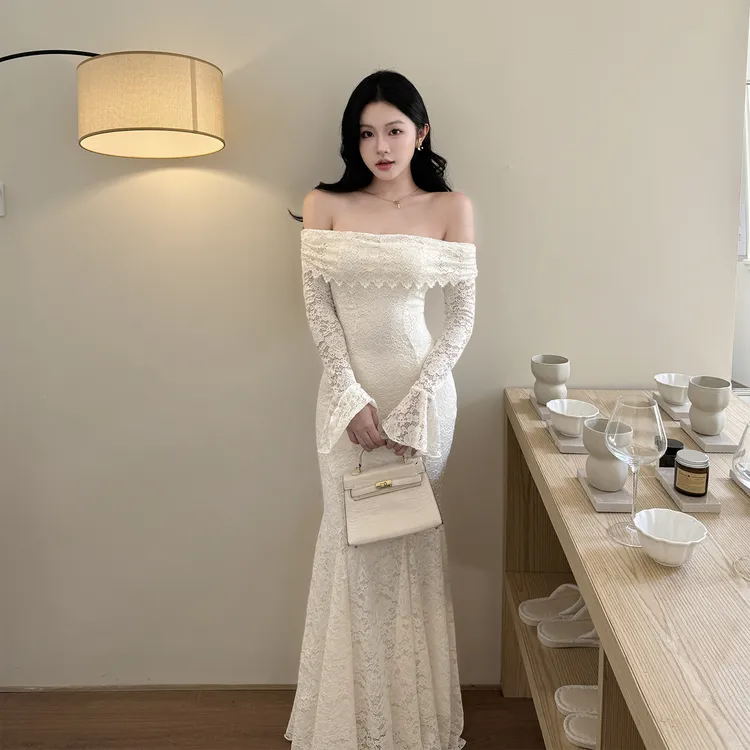 运补6-8r 法式蕾丝连衣裙纯欲性感一字肩喇叭袖礼服裙秋季长裙