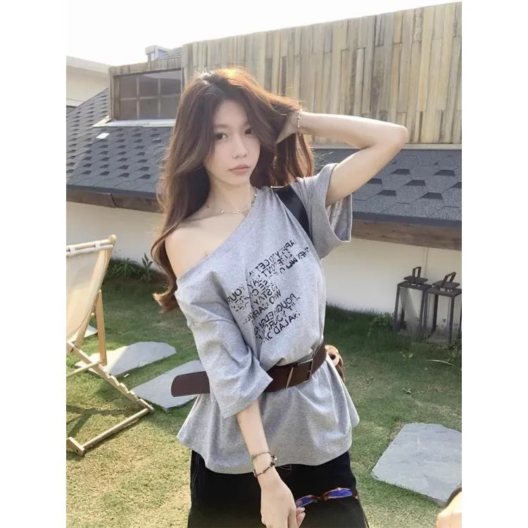 美式复古字母印花斜肩短袖T恤女装夏季辣妹宽松显瘦露肩灰色上衣