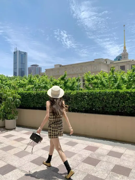 设计感辣妹气质上衣女2025新款显瘦半身裙套装