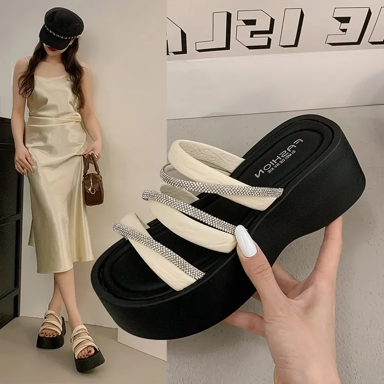 罗马拖鞋女夏厚底透气2025年新款绝美时尚水钻松糕厚底一字凉拖鞋