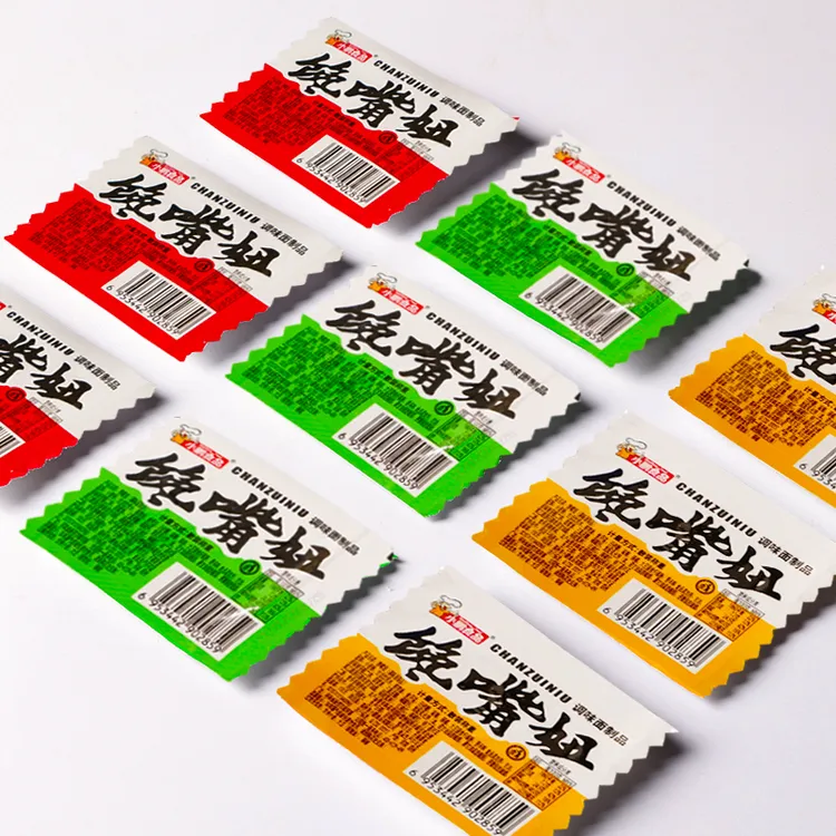 小鹏食品60包馋嘴妞网红辣条香辣美味经典即食童年解馋追剧小零食