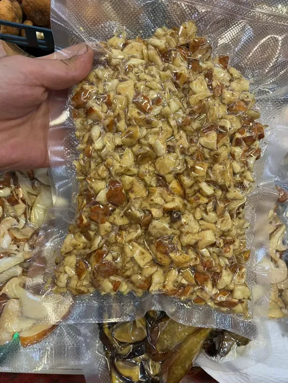 云南特产野生奶浆菌捏碎真空冰冻顺丰空运包邮现拍现发