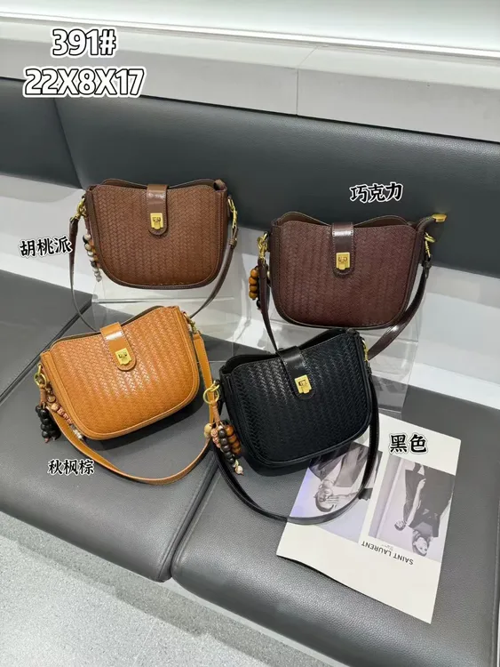 简约斜挎包马鞍包潮流优雅风复古风百搭锁扣轻奢单肩