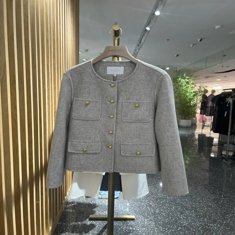 声雨竹7R455秋冬圆领女千金风单排扣短外套短款设计师休闲轻奢