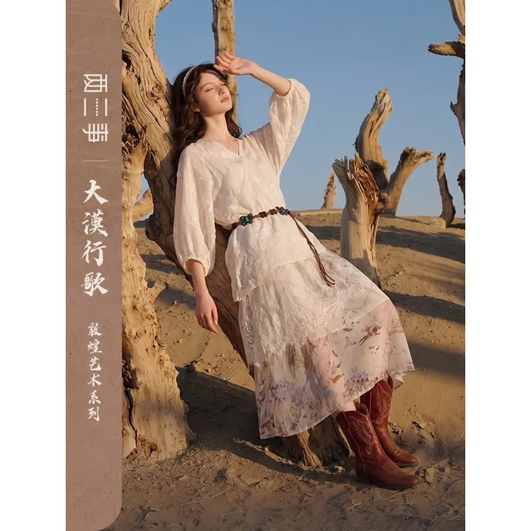 两三事【敦煌艺术系列】沙海月弦26夏新款印花裙摆刺绣两件套连衣裙