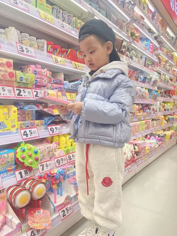 亿洋潮牌童装 “冰蓝迪迪”儿童冬季鹅绒服8930