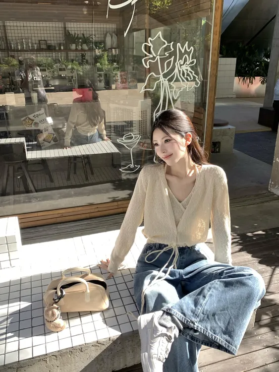 秋季新款网红洋气炸街女装韩系两件套v领针织开衫挂脖吊带牛仔裤