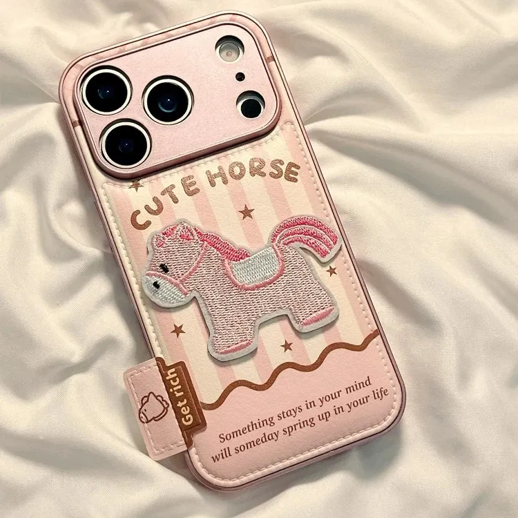 BANCA格纹刺绣小马适用苹果17/16promax手机壳小米15vivo华为oppo