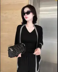 2025时尚气质V领撞色长袖女秋季弹力修身带披肩两件套