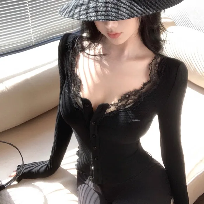 法式性感蕾丝边坑条V领针织打底衫长袖修身显瘦纽扣内搭上衣女