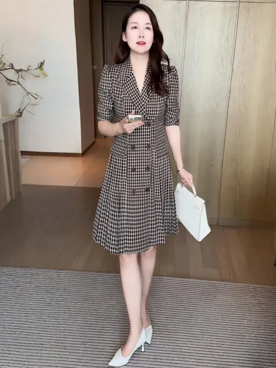 时尚气质格子连衣裙女士秋季新款设计感洋气妈妈装显瘦百搭中长裙