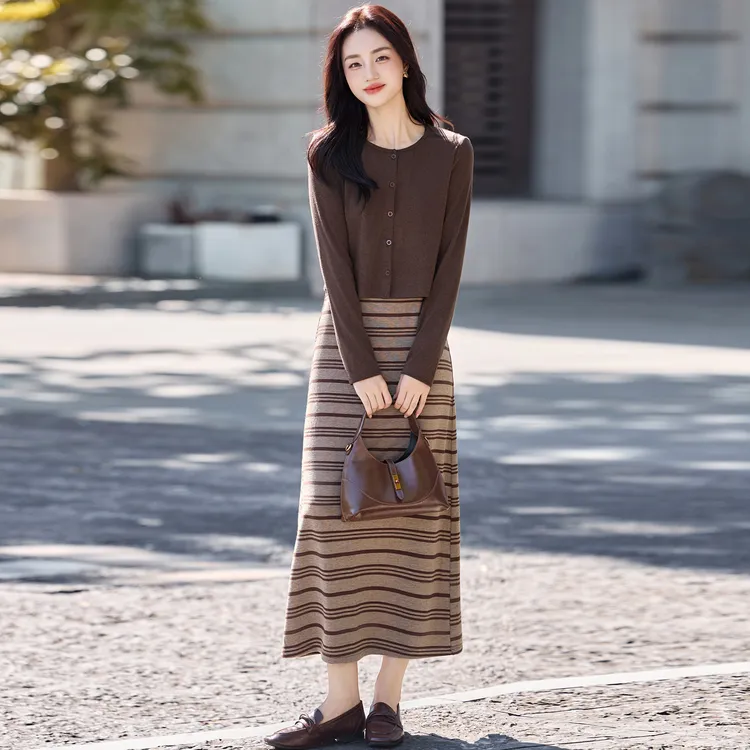 韩系气质条纹连衣裙套装2025秋新款洋气减龄显瘦开衫背心裙两件套