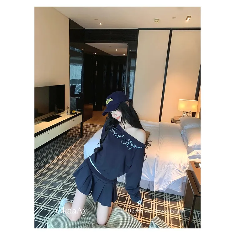 Okaaay[元气初秋]学院风美式印花一字肩卫衣高腰显瘦百褶裙套装女