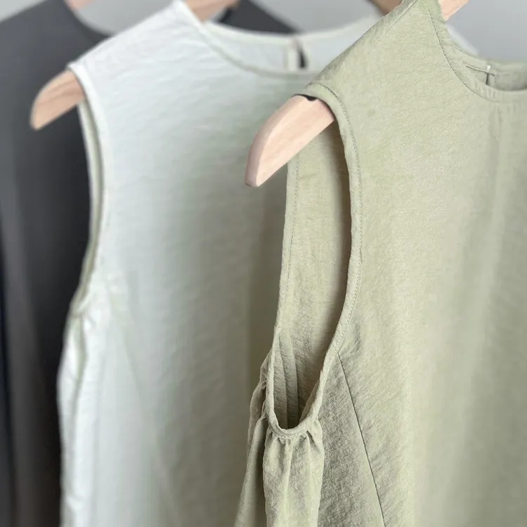 尘染减龄宽松背心女2025夏季新款桑蚕丝无袖上衣休闲干丝吊带