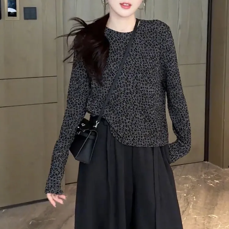 长袖t恤女装2025新款修身早秋独特超好看上衣