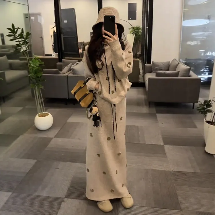 【OS&show】一整套穿搭2025秋冬高级感重工串珠连帽卫衣半身裙套装