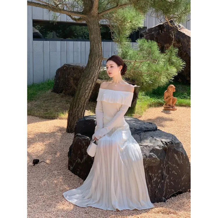 冯薪颖 【月落叠影】秋季新款白色羊毛长袖一字肩针织衫 Q506081