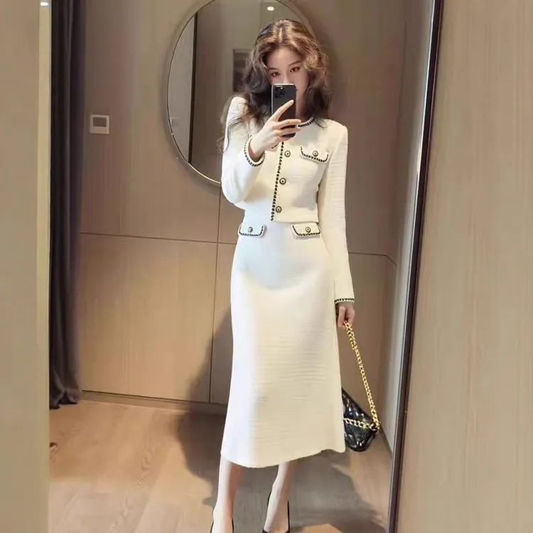 巨好看的秋冬一整套大方得体气质甜美小香风套装白色外套半身裙女