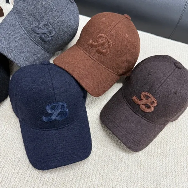 QLX.新款休闲棒球帽百搭秋冬毛绒B字母洋气鸭舌帽显脸小女