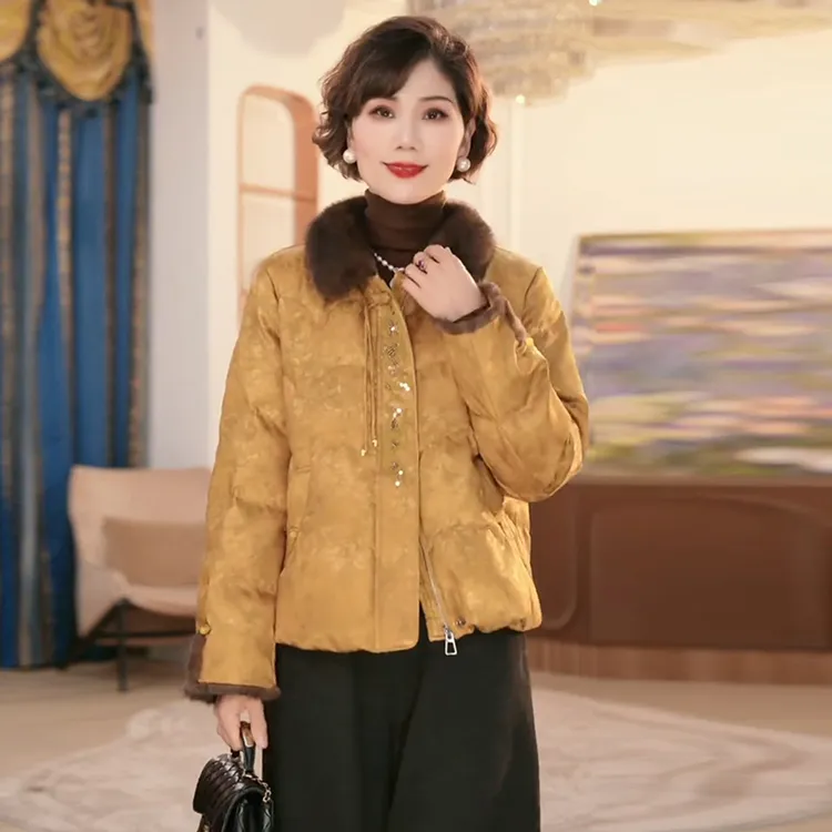 新中式毛领羽绒服短款2025冬季妈妈装中老年女装国风加厚保暖外套