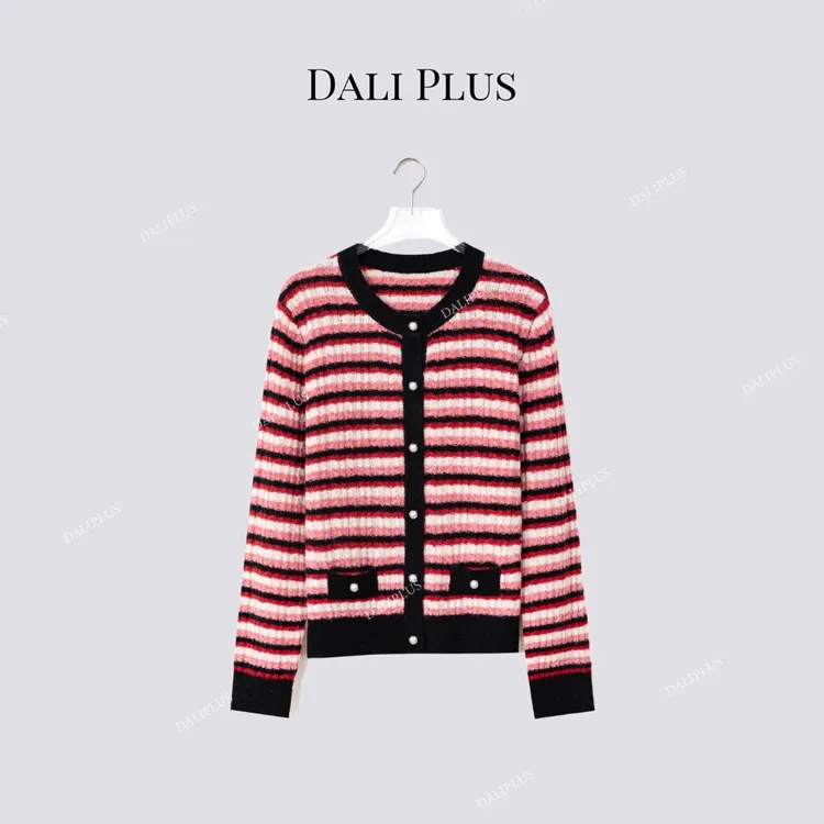 DALI PLUS“红黑条纹苏力羊驼毛衣” 圣诞系列针织开衫-D5MM3282