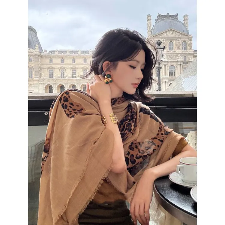 美式复古老钱风金钱豹围巾女秋季新款高级感披肩百搭围脖丝巾