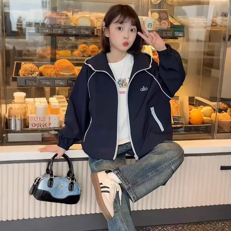 女童秋装长袖外套套装2025秋季新款儿童冲锋衣上衣牛仔阔腿裤潮