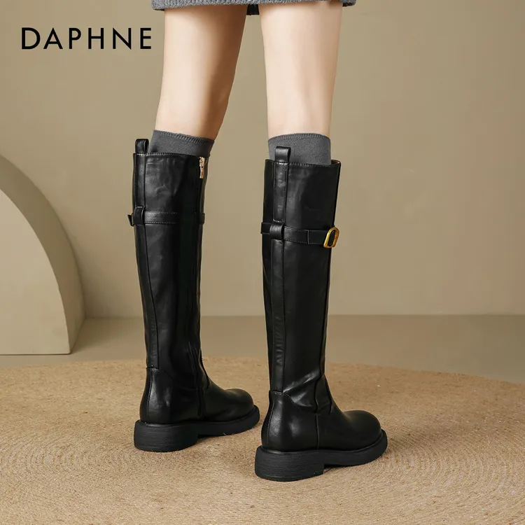 达芙妮加绒长筒靴女2025新款冬季金属皮带扣骑士靴女时尚保暖长靴