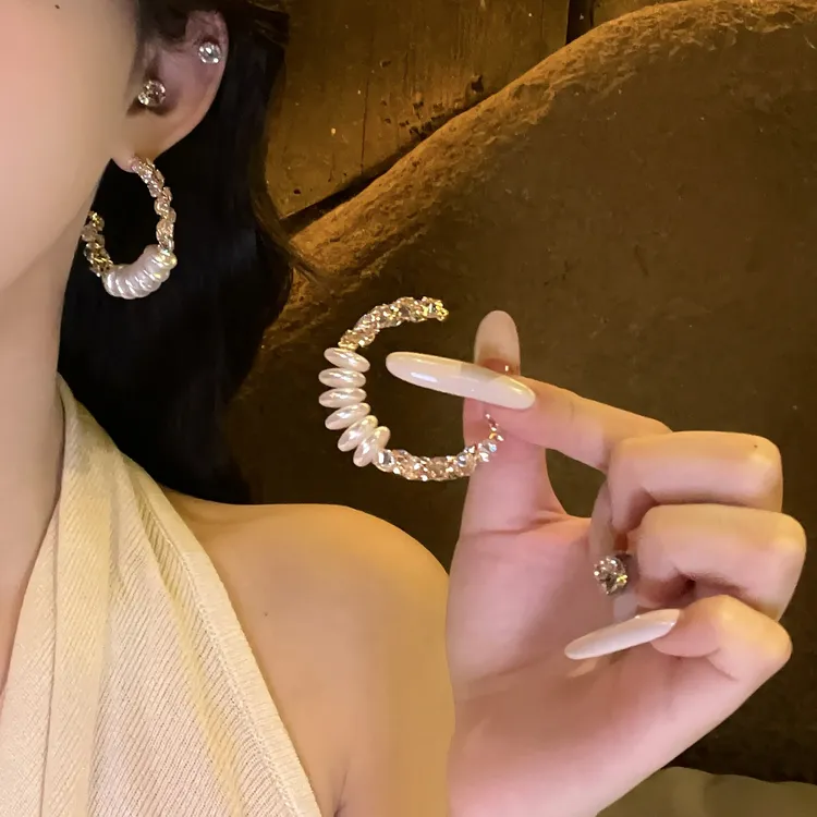 铜合金仿珍珠耳饰 法式复古气质高级感闪钻耳环轻奢精致千金耳饰