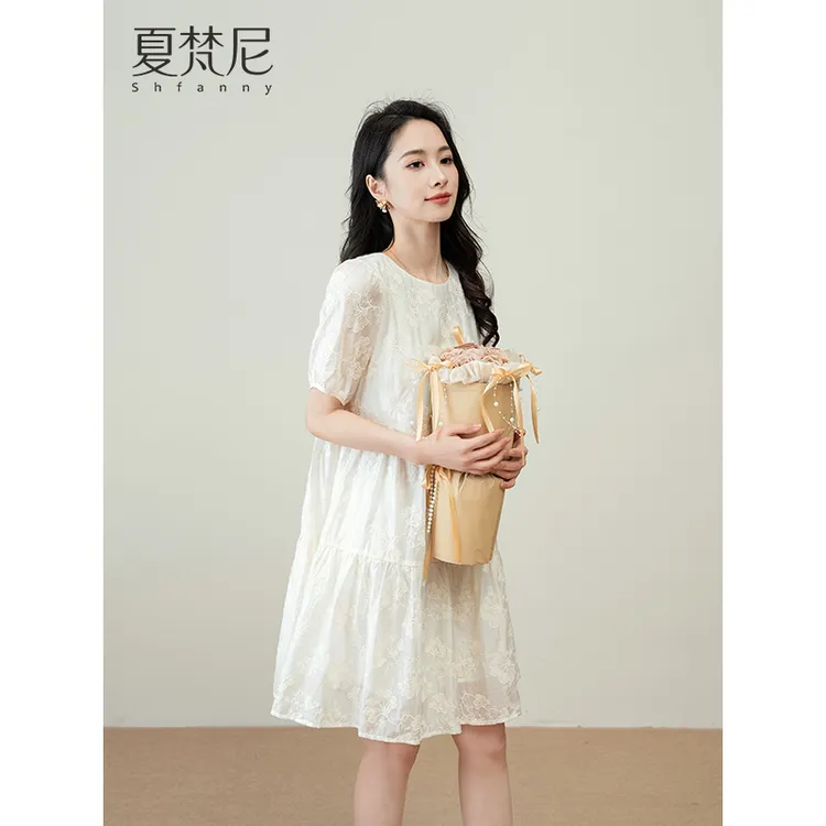 夏梵尼夏花诗集夏季新款度假风刺绣A字连衣裙气质小个子泡泡袖
