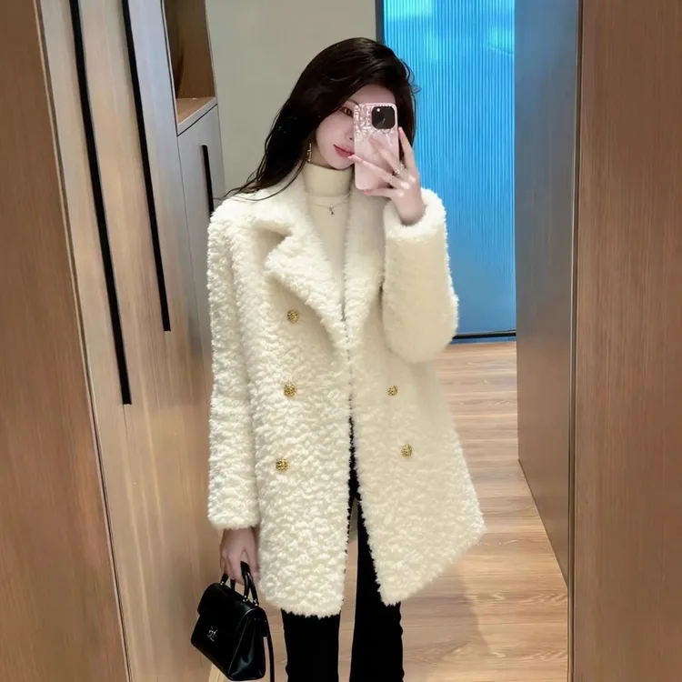 白色羊羔毛厚外套女冬时尚洋气时髦高端小众不撞款中长款保暖大衣