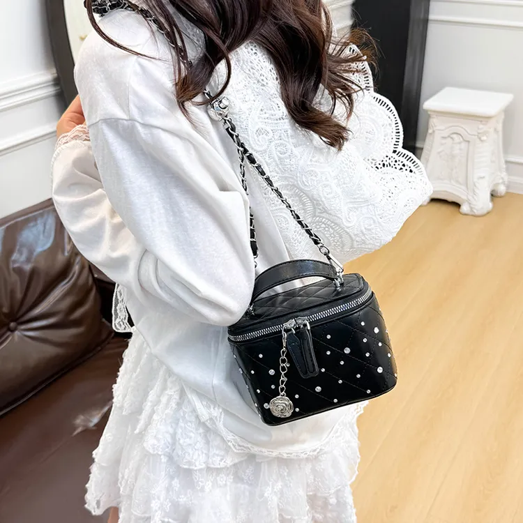 新款女士手提包时尚休闲韩版潮流斜跨包户外逛街广州十三行斜挎包