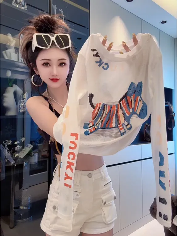 彩色小马字母印花薄款长袖T恤女欧货秋季新款宽松洋气百搭打底衫