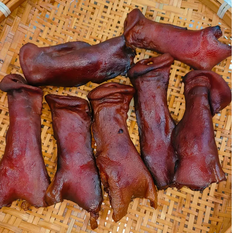 湖南农家米糠谷壳烟熏腊猪拱嘴  干锅爆炒