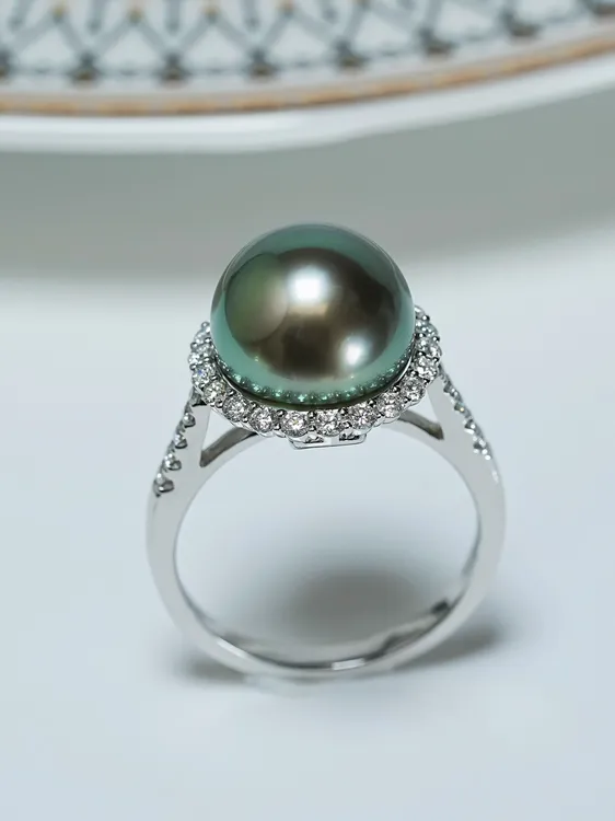 美珍真 18K金镶嵌钻石大溪地黑珍珠戒指 经典围镶款 多样性发其一