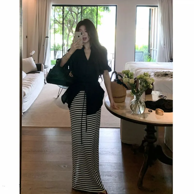 大码胖mm早秋新款宽松百搭简约老钱风衬衫女＋条纹直筒长款半身裙