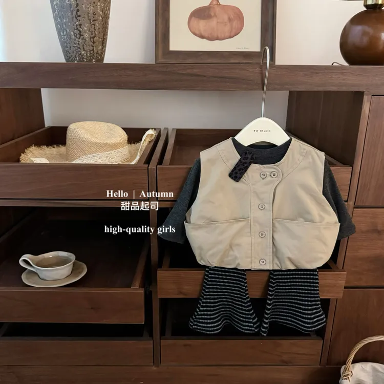 【甜品起司】原创！女宝宝高级感卡其马甲上衣条纹微喇裤洋气三件套