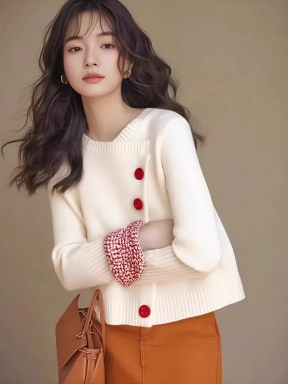 2025新款秋季慵懒高级小香风白色针织开衫毛衣女感独特绝美小上衣