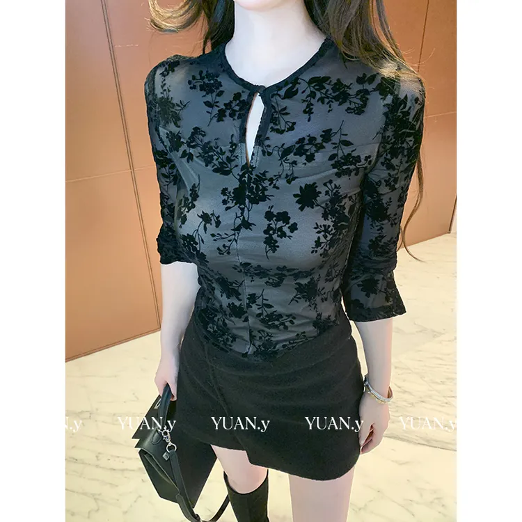 媛媛 【忘乎情已】性感v领蕾丝打底衫女纯欲辣妹内搭上衣t恤#D1086