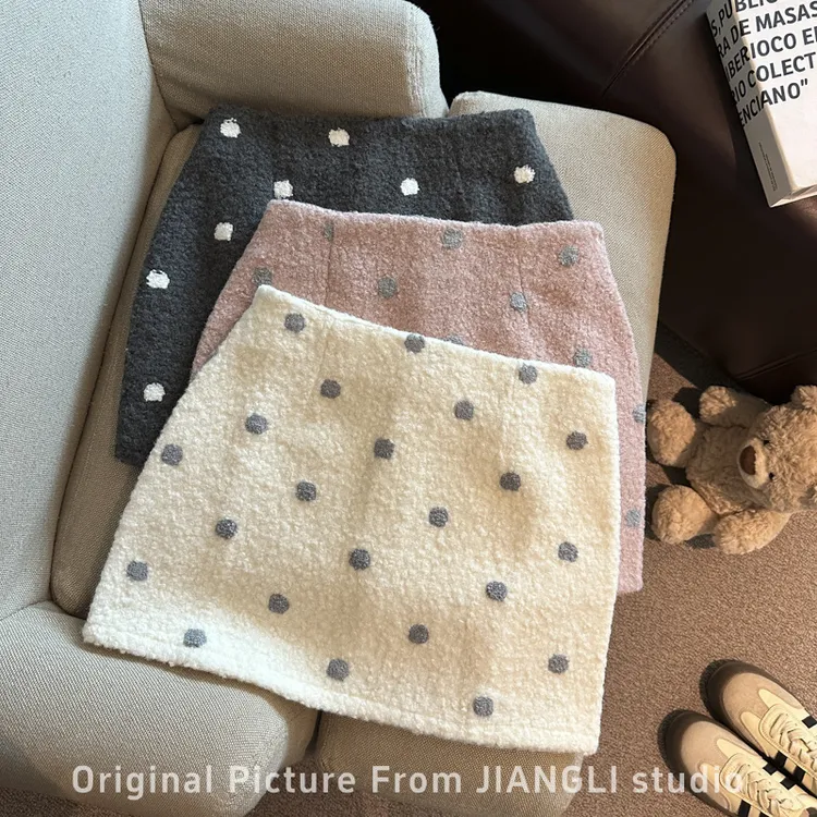 韩系千金风波点羊羔毛休闲半身裙女2025年冬季新款时尚气质A字裙