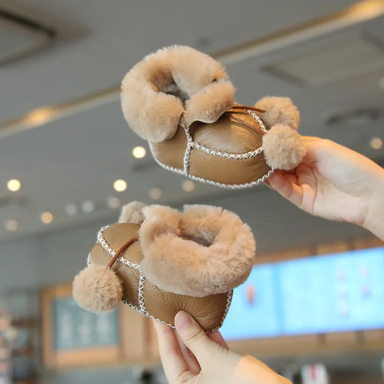 秋冬婴儿鞋羊皮毛一体中筒棉靴宝宝防掉软底防风脚套保暖男女宝宝