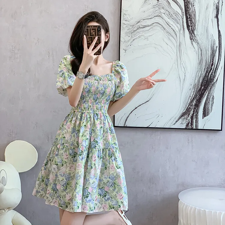 法式方领温柔风修身显瘦碎花连衣裙女夏季新款灯笼袖收腰a字裙子