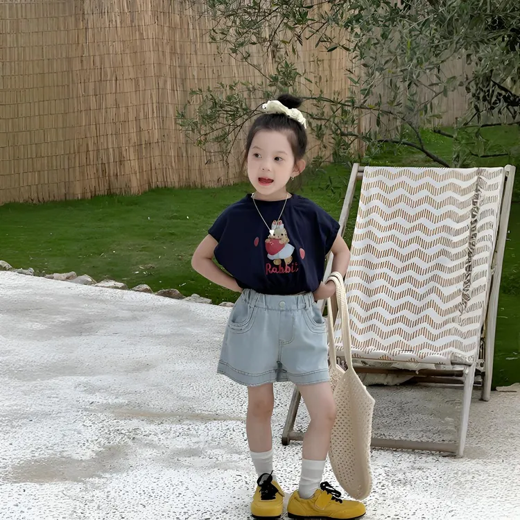 夏季女童韩系新款可爱卡通露背短款T恤搭配高腰纯色牛仔短裤套装
